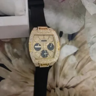 Reloj Guess Dorado y Negro Nuevo