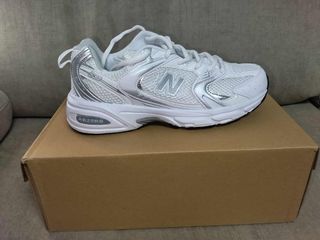 Zapatillas New Balance Mujer Plata y Blanco