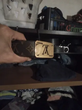 Fibbia Louis Vuitton marrone