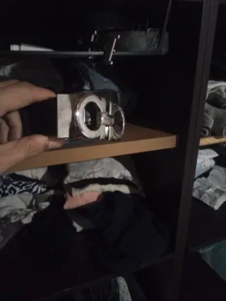 Fibbia Louis Vuitton marrone