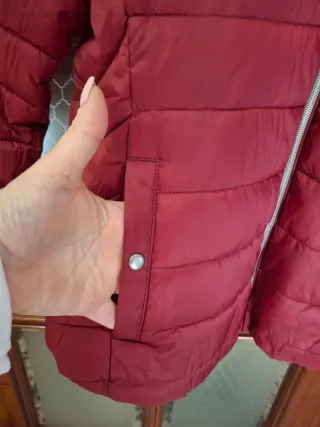 Giubbino donna rosso con cappuccio