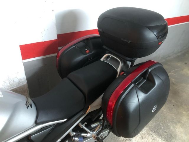 Suzuki Bandit 650cc con maletas