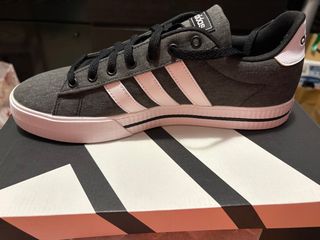 Zapatillas Adidas Negras y Blancas Nuevas