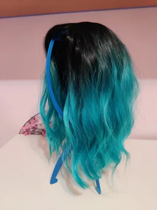 Peluca Melena Ombré Negro a Turquesa Sin Flequillo