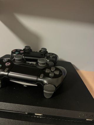 PS4 Slim 1TB + Rocket League y 2 mandos