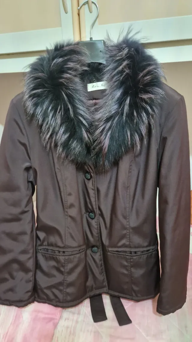 Giaccone donna con pelliccia, color melanzana