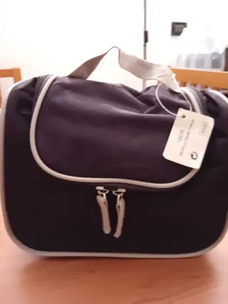 Porta cosmetici color prugna