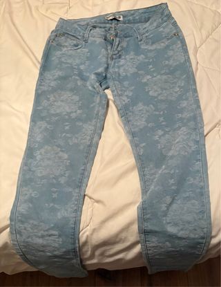Pantalones vaqueros florales azules
