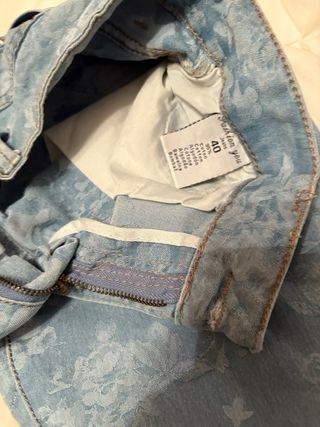 Pantalones vaqueros florales azules