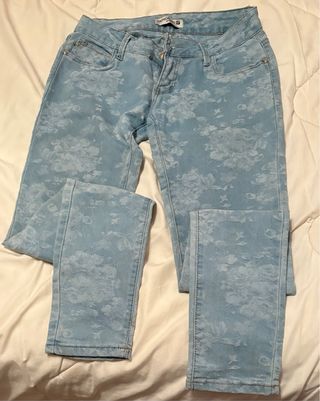 Pantalones vaqueros florales azules