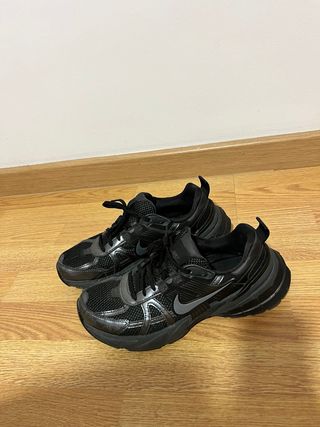 Zapatillas Nike V2K RUN Negras Talla 39