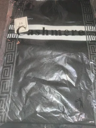 Cesta regalo hombre: Perfume, cartera y bufanda