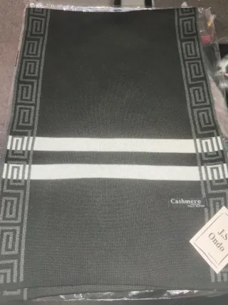 Cesta regalo hombre: Perfume, cartera y bufanda