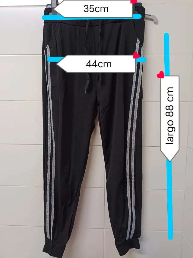 Chándal negro con detalles plateados