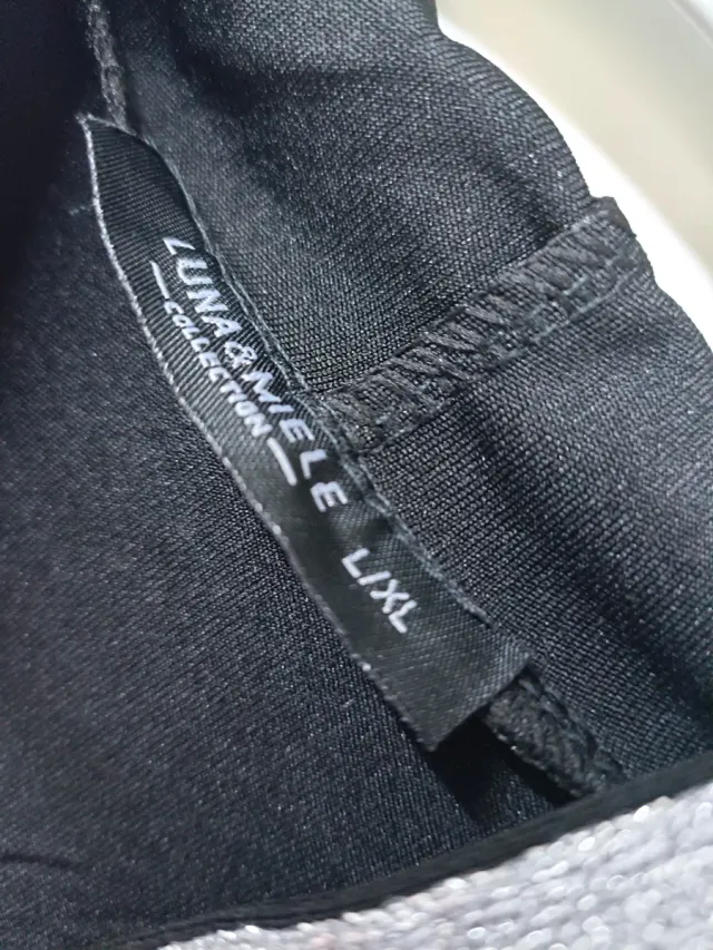 Chándal negro con detalles plateados