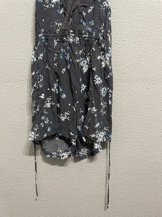 Mono corto floral gris