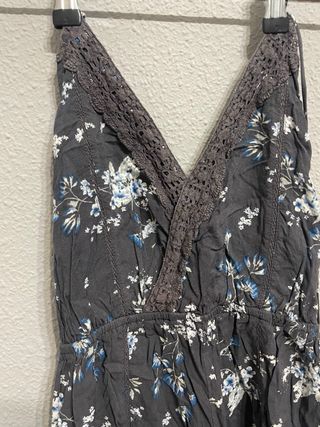 Mono corto floral gris