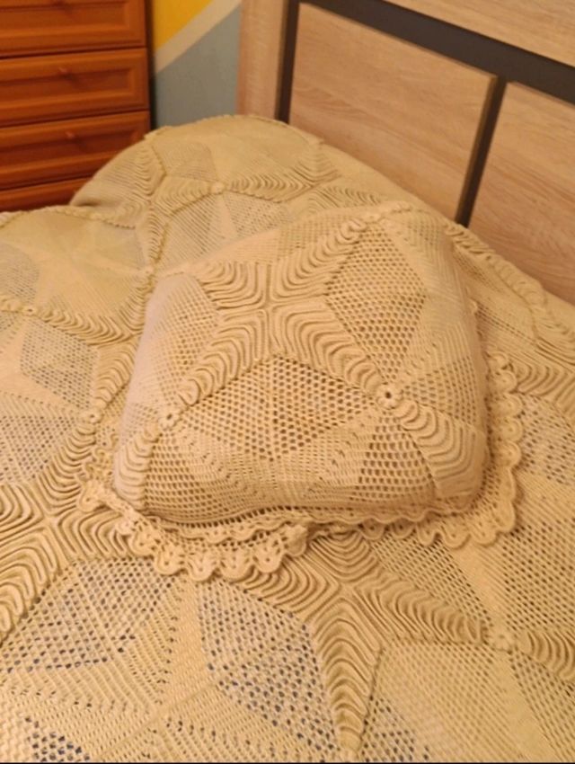 Copriletto all'uncinetto fatto a mano