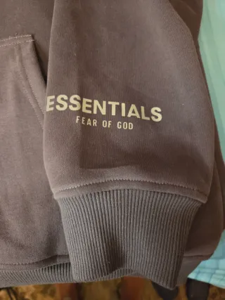 Sudadera Essentials sin estrenar