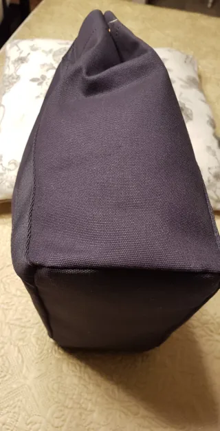 Bolso azul con bordado de perro escocés