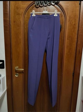 Pantaloni eleganti a zampa viola molto versatile