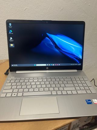 Ordenador portátil HP 15s-fb5124 sin usar con