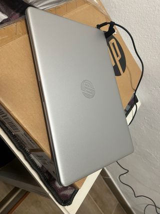 Ordenador portátil HP 15s-fb5124 sin usar con