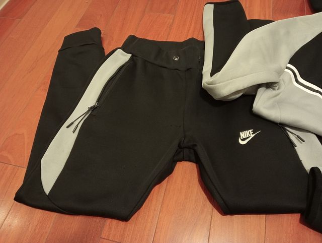 Conjunto deportivo Nike gris y negro