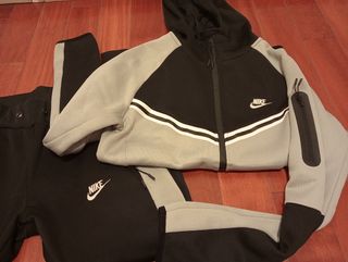 Conjunto deportivo Nike gris y negro