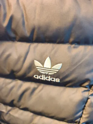 Chaqueta Adidas Gris con Capucha