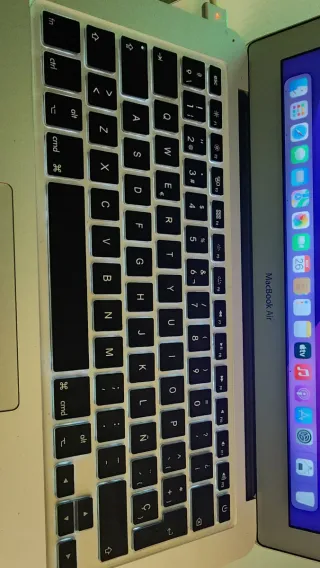 MacBook Air 13 Plata AVERIADO