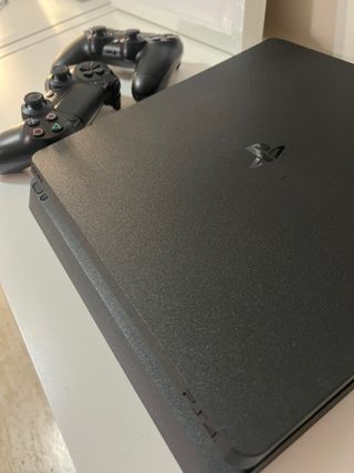 PS4 Slim 500gb + 2 mandos