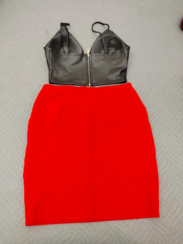 Conjunto Top Negro y Falda Roja