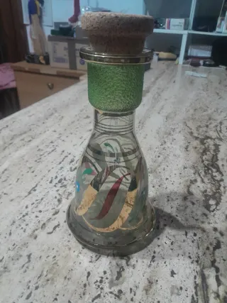 Bottiglia vintage decorata con tappo