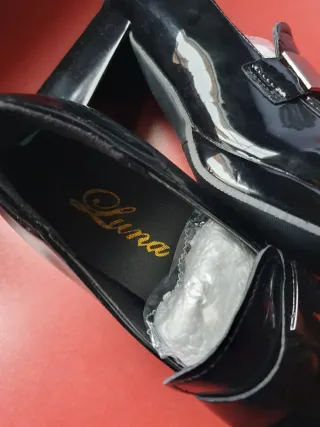 Mocasines charol tacón negros