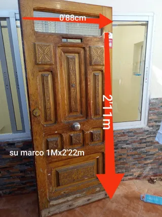 Puerta de entrada madera con marco
