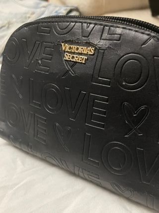 Funda Massimo Dutti Blanca y bolsa Victoria Secret