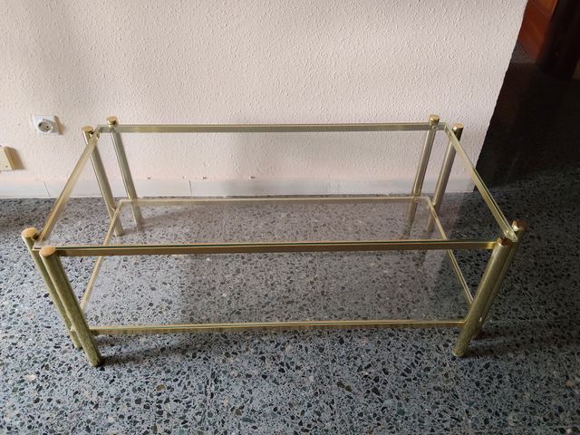 Mesa centro cristal y metal dorado