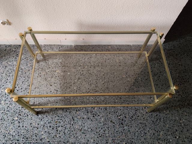 Mesa centro cristal y metal dorado