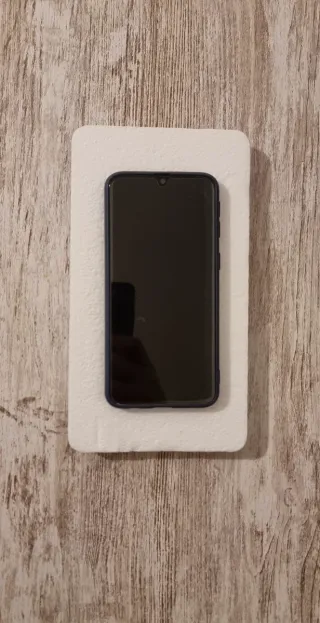 Samsung Galaxy A40 Economico con AMOLED 128GB/4GB RAM