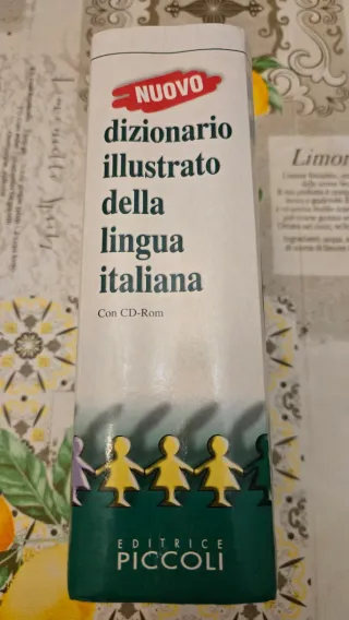 Nuovo dizionario illustrato della lingua italia...