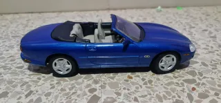 Coche Jaguar XK8 1:18 Azul