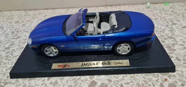 Réplica de Carro Jaguar XK8 1:18 Azul
