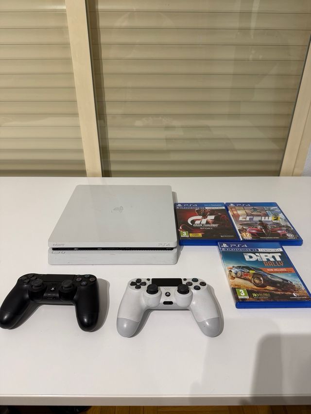 PS4 Slim Blanca + 3 Juegos