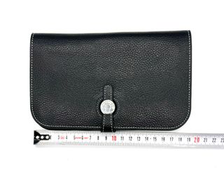 Cartera de piel negra