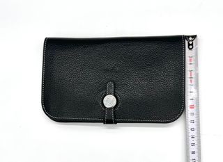 Cartera de piel negra