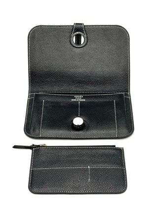 Cartera de piel negra