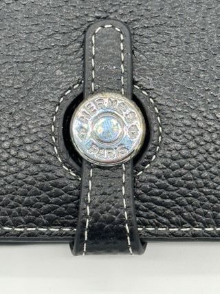 Cartera de piel negra