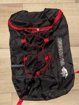 Mochila VANHEIM Negra y Roja