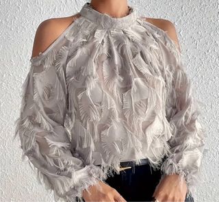 Blusa gris sin hombros